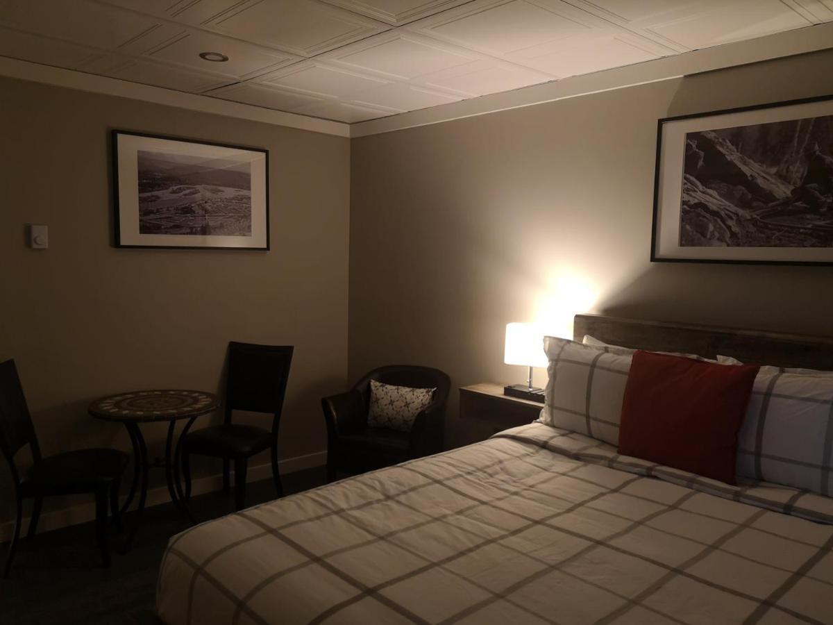 The Cache Hotel And Lodgings Golden Exterior foto